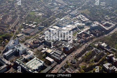 Luftaufnahme vom Norden südlich der Manchester Royal Infirmary, einschließlich St. Mary's Hospital und Royal Manchester Children's Hospital Stockfoto