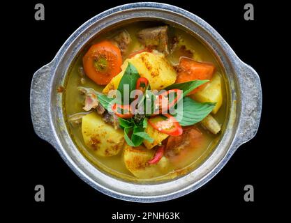 Vietnamesischer Bo Kho Eintopf oder Kartoffelsuppe mit Rindfleisch und Karotten Stockfoto