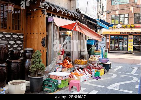 Obstmarkt auf der Sejong Food Street, Seoul, Südkorea Stockfoto