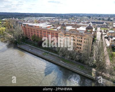 Das Harrods Lagerhaus wurde in Luxuswohnungen umgewandelt, West London UK Drohne aus der Vogelperspektive Stockfoto