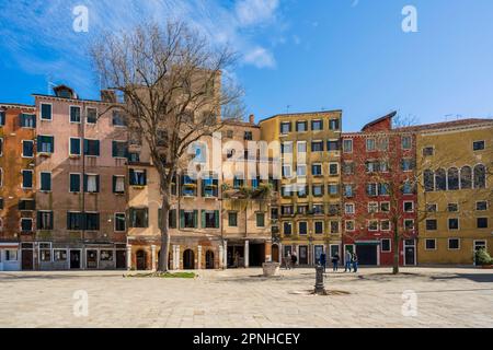 Campo del Ghetto Nuovo, der Hauptplatz des venezianischen Ghettos, Venedig, Venetien, Italien Stockfoto