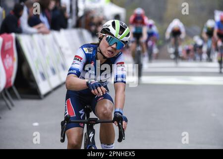 Huy, Belgien. 19. April 2023. Die belgische Justine Ghekiere wurde nach dem Frauenrennen „La Fleche Wallonne“, einem eintägigen Radrennen (Waalse Pijl - Wallonischer Pfeil), 127, 3 km von Huy nach Huy, Mittwoch, 19. April 2023, fotografiert. BELGA FOTO GOYVAERTS Kredit: Belga News Agency/Alamy Live News Stockfoto