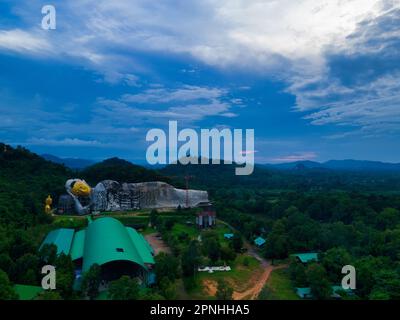 Saraburi, Thailand, 31. Oktober 2020. Wat Pa Sawang Bun, es wurde 1985 von Luang Pho Somchai Punyamano auf dem Land seines Vaters erbaut. Stockfoto