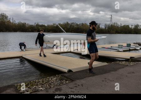 Great Britain's Beach Ruderkurse in Redgrave und Pinsent Ruwing Lake, Caversham, Reading. Die Days Ruderer verlassen den See nach Tests der Küste. Stockfoto