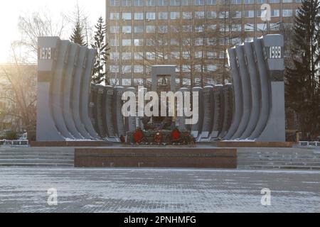 Das Denkmal der Schwarzen Tulpe (Чёрный тюльпан) in Jekaterinburg, Russland, zum Gedenken an die gefallenen Soldaten während des afghanischen Krieges und des Tschetschenienkrieges Stockfoto