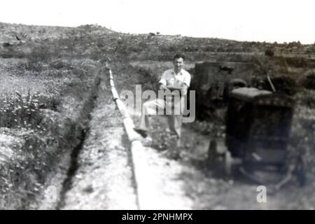 Bewässerung und Wasserversorgung Yehi'am (Yehiam יְחִיעָם) ist ein Kibbuz im Norden Israels. Yehiam befindet sich im westlichen oberen Galiläa und wurde von einer Gruppe der sozialistischen zionistischen Hashomer Hatzair-Jugendbewegung gegründet Holocaust-Überlebende aus Ungarn und Mitglieder von Jishuv, die sich selbst Kibbutz HaSela Yehiam nannten, befinden sich neben den Ruinen der osmanischen Burg Jiddin, die auf der Kreuzritter-Burg Judin aus dem 13. Jahrhundert erbaut wurde. Am 26. November 1946 wurde Kibbutz Yehiam an der Stelle der mittelalterlichen Burg errichtet, wo nur die Männer ihren Wohnsitz nahmen, zunächst innerhalb der Burg und dann hinein Stockfoto