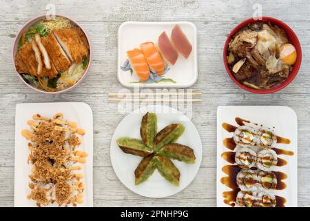 Essensset asiatisch-orientalisch-japanisch Hi View, kreative, zeitgenössische Concept-Gerichte über der Aussicht. Stockfoto