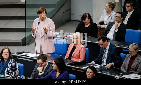 Berlin, Deutschland. 19. April 2023. Bettina stark-Watzinger, Bundesministerin für Bildung und Forschung, nahm an einer Regierungsbefragung im Deutschen Bundestag in Berlin Teil. 04/19/2023. Kredit: dpa/Alamy Live News Stockfoto