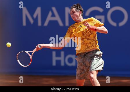 Barcelona, Spanien. 19. April 2023. BARCELONA, SPANIEN - 19. APRIL: Alexander Shevchenko während des Barcelona Open Banc Sabadell 70 Trofeo Conde de Godo Spiels gegen Alex de Minaur und Alexander Shevchenko im Real Club de Tenis Barcelona am 19. April 2023 in Barcelona, Spanien (Bild: © David Ramirez/DAX via ZUMA Press Wire) NUR REDAKTIONELLE VERWENDUNG! Nicht für den kommerziellen GEBRAUCH! Stockfoto