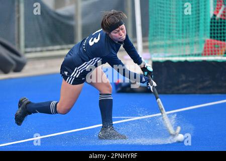 Changzhou, Chinas Provinz Jiangsu. 19. April 2023. Tanaka Kaho von Sony HC tritt beim 3. Runde Spiel zwischen Sony HC und Malaysia beim „Two Lakes Innovation Cup“ 1. an, dem Internationalen Invitational Tournament für Frauen-Hockey in Changzhou, Provinz Jiangsu in Ostchina, am 19. April 2023. Kredit: Shi Kang/Xinhua/Alamy Live News Stockfoto