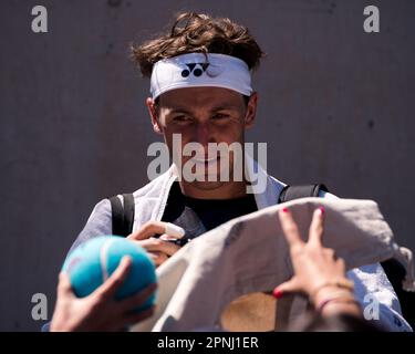 Barcelona, Spanien, 19. April 2023. Sabadell Open Banc - 70 Conde de Godó Trophäe. Casper Ruud (NOR). Kredit: JG/Alamy Live News Stockfoto