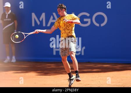 Barcelona, Spanien. 19. April 2023. BARCELONA, SPANIEN - 19. APRIL: Alexander Shevchenko während des Barcelona Open Banc Sabadell 70 Trofeo Conde de Godo Spiels gegen Alex de Minaur und Alexander Shevchenko im Real Club de Tenis Barcelona am 19. April 2023 in Barcelona, Spanien (Bild: © David Ramirez/DAX via ZUMA Press Wire) NUR REDAKTIONELLE VERWENDUNG! Nicht für den kommerziellen GEBRAUCH! Stockfoto