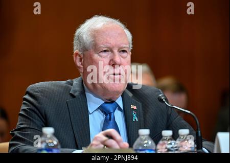 Washington, Vereinigte Staaten Von Amerika. 18. April 2023. Washington, Vereinigte Staaten von Amerika. 18. April 2023. USA Air Force-Sekretär Frank Kendall sagt vor dem Senat-Unterausschuss für Verteidigungsfragen über die Anhörung des Air Force-Haushalts 2024 auf Capitol Hill vom 18. April 2023 in Washington, DC, aus. Kredit: Eric Dietrich/Verteidigungsministerium/Alamy Live News Stockfoto