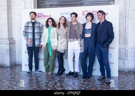 Rom, Italien. 19. April 2023. Die Besetzung nimmt am Fototermin des Films „IO e mio fratello“ im Space Cinema Moderno in Rom Teil (Foto: Matteo Nardone/Pacific Press). Kredit: Pacific Press Production Corp./Alamy Live News Stockfoto