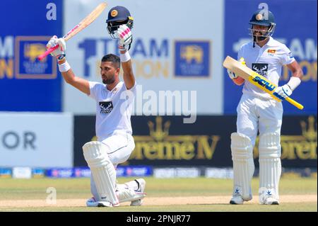 Galle, Sri Lanka. 17. April 2023 Sri Lankas Dinesh Chandimal (L) feiert nach einem Jahrhundert (100 Runs), während Sadeera Samarawickrama zusieht Stockfoto