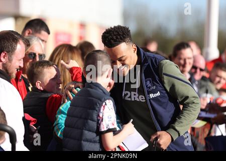 Middlesbrough, Großbritannien. 19. April 2023. Middlesbrough-Spieler kommen vor dem Sky Bet Championship-Spiel Middlesbrough vs Hull City im Riverside Stadium, Middlesbrough, Großbritannien, 19. April 2023 (Foto von Nigel Roddis/News Images) in Middlesbrough, Großbritannien, am 4./19. April 2023. (Foto: Nigel Roddis/News Images/Sipa USA) Guthaben: SIPA USA/Alamy Live News Stockfoto