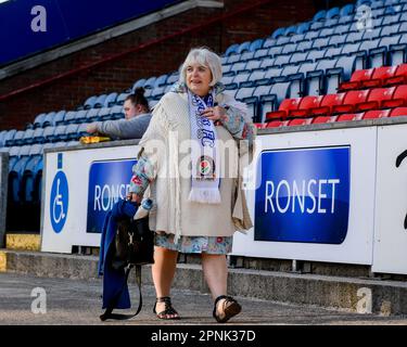 Blackburn, Großbritannien. 19. April 2023. Blackburn-Fans kommen vor dem Sky Bet Championship-Spiel Blackburn Rovers vs Coventry City im Ewood Park, Blackburn, Großbritannien, am 19. April 2023 (Foto von Ben Roberts/News Images) in Blackburn, Großbritannien, am 4./19. April 2023 an. (Foto: Ben Roberts/News Images/Sipa USA) Guthaben: SIPA USA/Alamy Live News Stockfoto