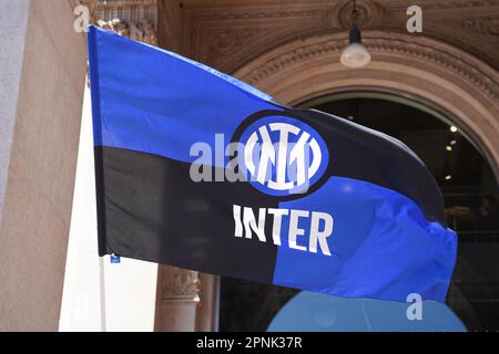 Mailand, Italien. 19. April 2023. Mailand, Italien, April 19. 2023: Inter flag vor dem UEFA Champions League Quarterfinal-Fußballspiel zwischen Inter und Benfica im Stadio San Siro in Mailand, Italien. (Daniela Porcelli/SPP) Kredit: SPP Sport Press Photo. Alamy Live News Stockfoto
