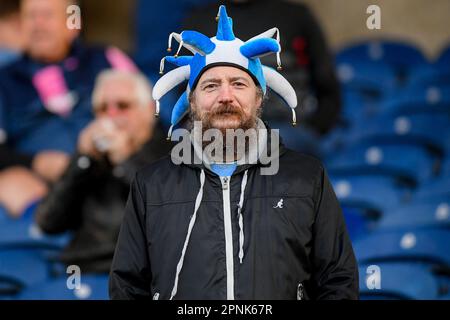 Blackburn, Großbritannien. 19. April 2023. Coventry-Fans, die vor dem Sky Bet Championship-Spiel Blackburn Rovers vs Coventry City im Ewood Park, Blackburn, Großbritannien, ankommen, 19. April 2023 (Foto von Ben Roberts/News Images) in Blackburn, Großbritannien, am 4./19. April 2023. (Foto: Ben Roberts/News Images/Sipa USA) Guthaben: SIPA USA/Alamy Live News Stockfoto