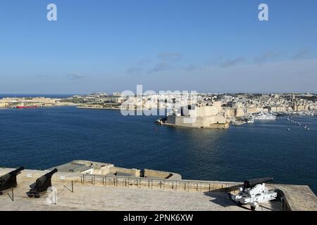 Fort St. Angelo (Maltesisch: Forti Sant'Anġlu oder Fortizza Sant'Anġlu) ist eine Basilika in Birgu, Malta, im Zentrum des Großen Hafens. Stockfoto