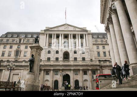 London, Großbritannien. 19. April 2023. Außenansicht der Bank of England im Zentrum von London. (Foto: Steve Taylor/SOPA Images/Sipa USA) Guthaben: SIPA USA/Alamy Live News Stockfoto