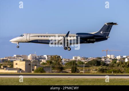 FlyJet KZ Embraer Legacy 600 (EMB-135BJ) (REG: UP-EM019) auf der Finalbahn 31. Stockfoto