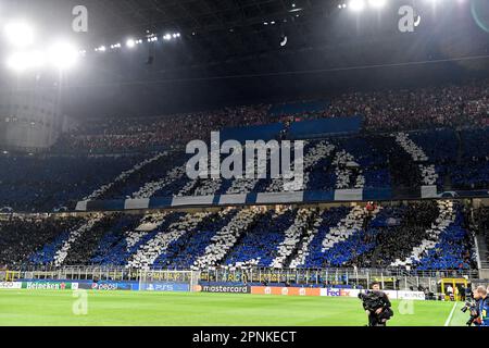 Mailand, Italien. 19. April 2023. Fans des Internazionale zeigen eine Choreographie während des Champions League-Fußballspiels zwischen FC Internazionale und SL Benfica im Stadion San Siro in Mailand (Italien) am 19. April 2023. Kredit: Insidefoto di andrea staccioli/Alamy Live News Stockfoto