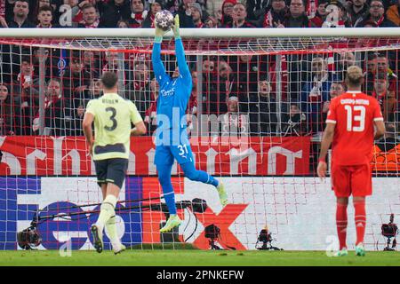 München, Deutschland. 19. April 2023. MÜNCHEN, DEUTSCHLAND - 19. APRIL: Ederson of Manchester City während des UEFA Champions League Quarterfinal Second Leg Spiels zwischen dem FC Bayern München und Manchester City in der Allianz Arena am 19. April 2023 in München (Foto: Rene Nijhuis/Orange Pictures) Guthaben: Orange Pics BV/Alamy Live News Stockfoto