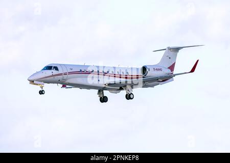 Air Hamburg Embraer EMB-135BJ Legacy 650 (REG: D-AAHO) Finale auf der Landebahn 31. Stockfoto