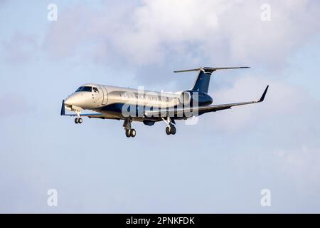 FlyJet KZ Embraer Legacy 600 (EMB-135BJ) (REG: UP-EM019) auf der Finalbahn 31. Stockfoto