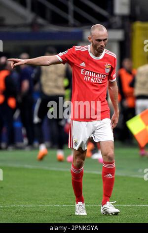 Mailand, Italien. 19. April 2023. Fredrik Aursnes von SL Benfica Gesten während des Champions League Fußballspiels zwischen FC Internazionale und SL Benfica im Stadion San Siro in Mailand (Italien), 19. April 2023. Kredit: Insidefoto di andrea staccioli/Alamy Live News Stockfoto