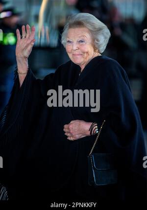 Rotterdam, Niederlande. 19. April 2023. Prinzessin Beatrix aus den Niederlanden kommt am 19. April 2023 zur RTM Stage Ahoy in Rotterdam, um das Koningsdagkonzert 2023 zu besuchen. Das Konzert vor dem Königstag wird für diejenigen organisiert, die zur Organisation des Kings Day Credit beigetragen haben: Albert Nieboer/Netherlands OUT/Point de Vue OUT/dpa/Alamy Live News Stockfoto