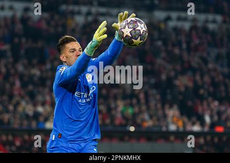 München, Deutschland. 19. April 2023. MÜNCHEN, DEUTSCHLAND - 19. APRIL: Ederson of Manchester City während des UEFA Champions League Quarterfinal Second Leg Spiels zwischen dem FC Bayern München und Manchester City in der Allianz Arena am 19. April 2023 in München (Foto: Rene Nijhuis/Orange Pictures) Guthaben: Orange Pics BV/Alamy Live News Stockfoto