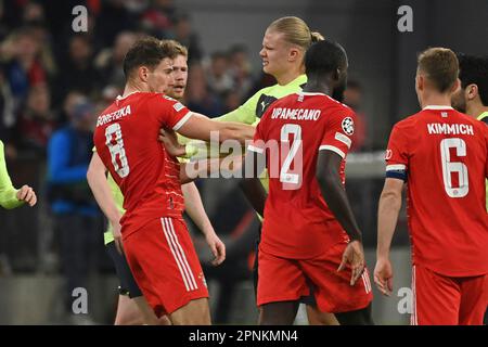 München, Deutschland. 19. April 2023. Ruffle, Streit zwischen Erling HAALAND (ManCity) und Leon GORETZKA (FC Bayern München). Fußball Champions League/Viertelfinale FC Bayern München-Manchester City (ManCity) am 19. April 2023, ALLIANZAREN A. ? Kredit: dpa/Alamy Live News Stockfoto