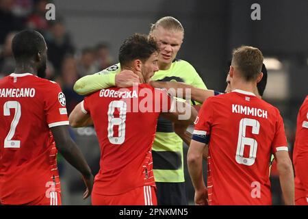München, Deutschland. 19. April 2023. Ruffle, Streit zwischen Erling HAALAND (ManCity) und Leon GORETZKA (FC Bayern München). Fußball Champions League/Viertelfinale FC Bayern München-Manchester City (ManCity) am 19. April 2023, ALLIANZAREN A. ? Kredit: dpa/Alamy Live News Stockfoto