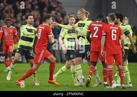 München, Deutschland. 19. April 2023. Ruffle, Streit zwischen Erling HAALAND (ManCity) und Leon GORETZKA (FC Bayern München). Fußball Champions League/Viertelfinale FC Bayern München-Manchester City (ManCity) am 19. April 2023, ALLIANZAREN A. ? Kredit: dpa/Alamy Live News Stockfoto