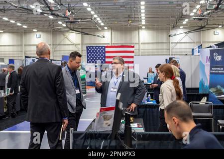 Warren, Michigan, USA. 19. April 2023. Die Michigan Defense Exposition ermöglicht es militärischen Auftragnehmern, ihre Produkte zu vermischen. Kredit: Jim West/Alamy Live News Stockfoto