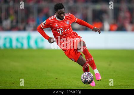 München, Deutschland. 19. April 2023. MÜNCHEN, DEUTSCHLAND - APRIL 19: Alphonso Davies vom FC Bayern München in Aktion beim UEFA Champions League Quarterfinal Second Leg Match zwischen dem FC Bayern München und Manchester City in der Allianz Arena am 19. April 2023 in München (Foto von Rene Nijhuis/Orange Pictures) Guthaben: Orange Pics BV/Alamy Live News Stockfoto