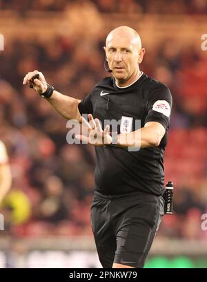 Middlesbrough, Großbritannien. 19. April 2023. Schiedsrichter Andy Davies beim Sky Bet Championship-Spiel Middlesbrough vs Hull City im Riverside Stadium, Middlesbrough, Großbritannien, 19. April 2023 (Foto von Nigel Roddis/News Images) in Middlesbrough, Großbritannien, am 4./19. April 2023. (Foto: Nigel Roddis/News Images/Sipa USA) Guthaben: SIPA USA/Alamy Live News Stockfoto