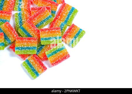 Bunte Zuckerwaren auf weißem Hintergrund Stockfoto