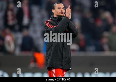 München, Deutschland. 19. April 2023. MÜNCHEN, DEUTSCHLAND - APRIL 19: Leroy Sane vom FC Bayern München applaudiert nach dem UEFA Champions League Quarterfinal Second Leg Match zwischen dem FC Bayern München und Manchester City in der Allianz Arena am 19. April 2023 in München (Foto von Rene Nijhuis/Orange Pictures) Guthaben: Orange Pics BV/Alamy Live News Stockfoto