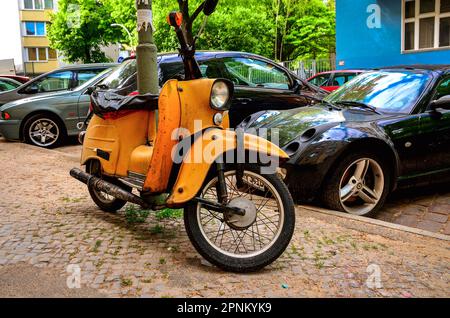 Berlin - 30. April 2014: Altes Motorrad. Oldtimer-Motorrad auf dem Parkplatz in Berlin. Stockfoto