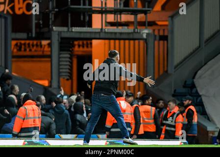 Blackburn, Großbritannien. 19. April 2023. Coventry-Fan betritt das Spielfeld während des Sky Bet Championship-Spiels Blackburn Rovers gegen Coventry City in Ewood Park, Blackburn, Großbritannien, 19. April 2023 (Foto von Ben Roberts/News Images) in Blackburn, Großbritannien, am 4./19. April 2023. (Foto: Ben Roberts/News Images/Sipa USA) Guthaben: SIPA USA/Alamy Live News Stockfoto