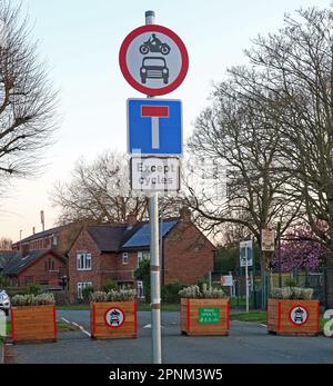 Keine Durchgangsstraße, keine Fahrzeuge, in Grange Avenue, Westy, Latchford nahe LTN, Warrington, Cheshire, England, Großbritannien, WA4 1JH Stockfoto