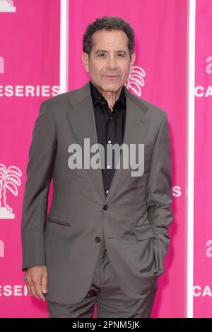 Cannes, Frankreich. 20. April 2023. Tony Shalhoub nimmt an der Abschlusszeremonie während des Canneseries International Festival 6. am 19. April 2023 in Cannes, Frankreich, Teil. Foto: David Niviere/ABACAPRESS.COM Kredit: Abaca Press/Alamy Live News Stockfoto