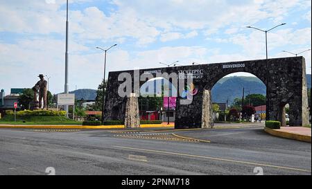 Xicotepec, Puebla, Mexiko - 17 2023. April: Eintritt in die magische mexikanische Stadt in der nördlichen Sierra des Bundesstaates Puebla Stockfoto