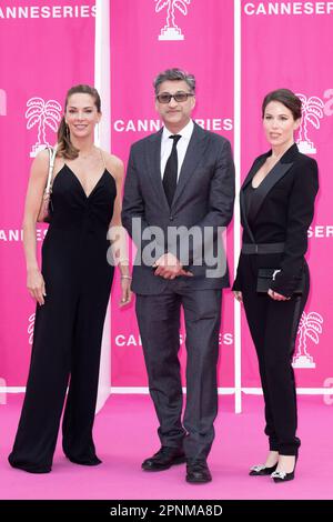 Cannes, Frankreich. 20. April 2023. Melissa Theuriau, Asif Kapadia und Nathalie Marchak nehmen an der Abschlusszeremonie während des Internationalen Festivals 6. in Canneseries am 19. April 2023 in Cannes, Frankreich, Teil. Foto: David Niviere/ABACAPRESS.COM Kredit: Abaca Press/Alamy Live News Stockfoto