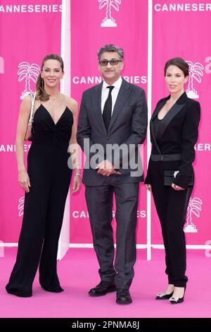 Cannes, Frankreich. 20. April 2023. Melissa Theuriau, Asif Kapadia und Nathalie Marchak nehmen an der Abschlusszeremonie während des Internationalen Festivals 6. in Canneseries am 19. April 2023 in Cannes, Frankreich, Teil. Foto: David Niviere/ABACAPRESS.COM Kredit: Abaca Press/Alamy Live News Stockfoto