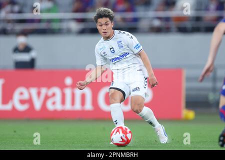 Tokio, Japan. 19. April 2023. Ryotaro Meshino (Gamba) Fußball : 2023 J. League YBC Levain Cup Gruppenbühne zwischen dem FC Tokyo - Gamba Osaka im Ajinomoto Stadion in Tokio, Japan . Kredit: YUTAKA/AFLO SPORT/Alamy Live News Stockfoto