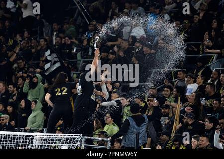 Los Angeles, Usa. 11. April 2023. Fans des LAFC haben während des MLS Quarterfinals zwischen dem LAFC und Vancouver im BMO Stadium Jubel erlebt. Endstand: LAFC 3:0 Vancouver. (Foto: Jon Putman/SOPA Images/Sipa USA) Guthaben: SIPA USA/Alamy Live News Stockfoto